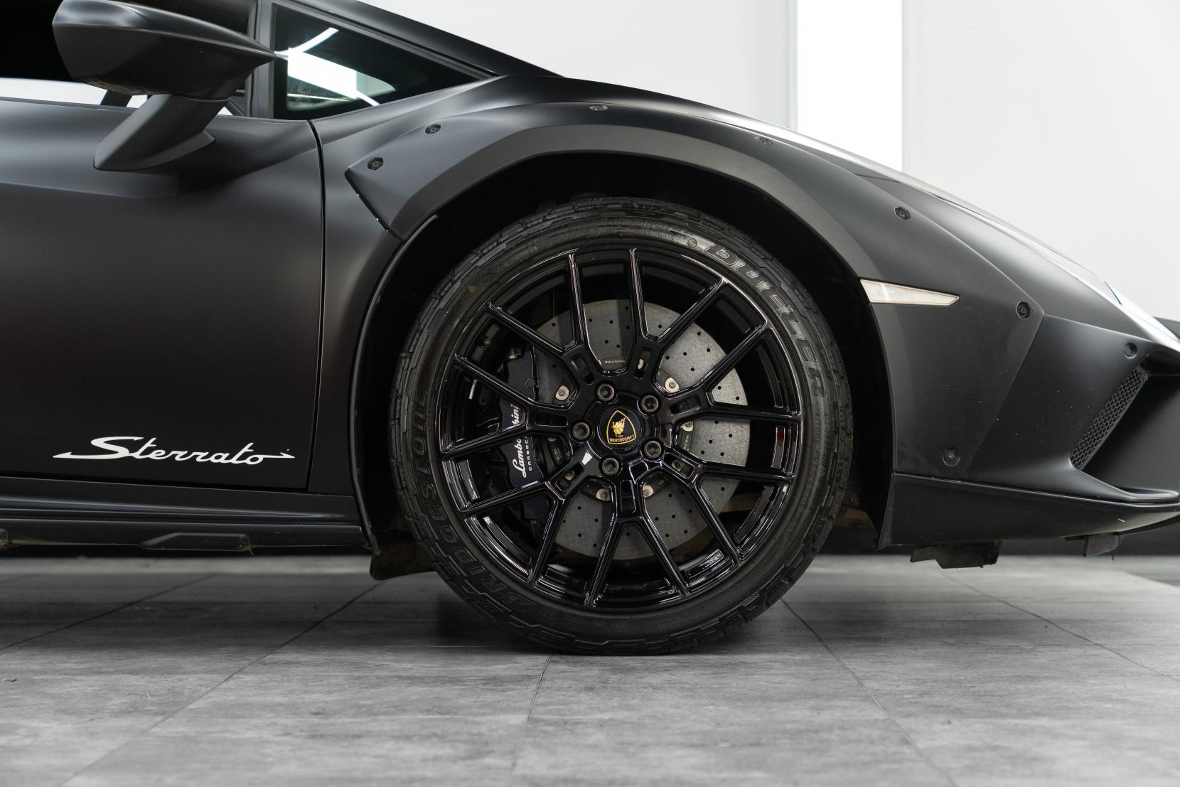 Lamborghini Huracan 5.2 V10 Sterrato Coupe 2dr Petrol LDF 4WD Euro 6 (s/s) (610 ps)