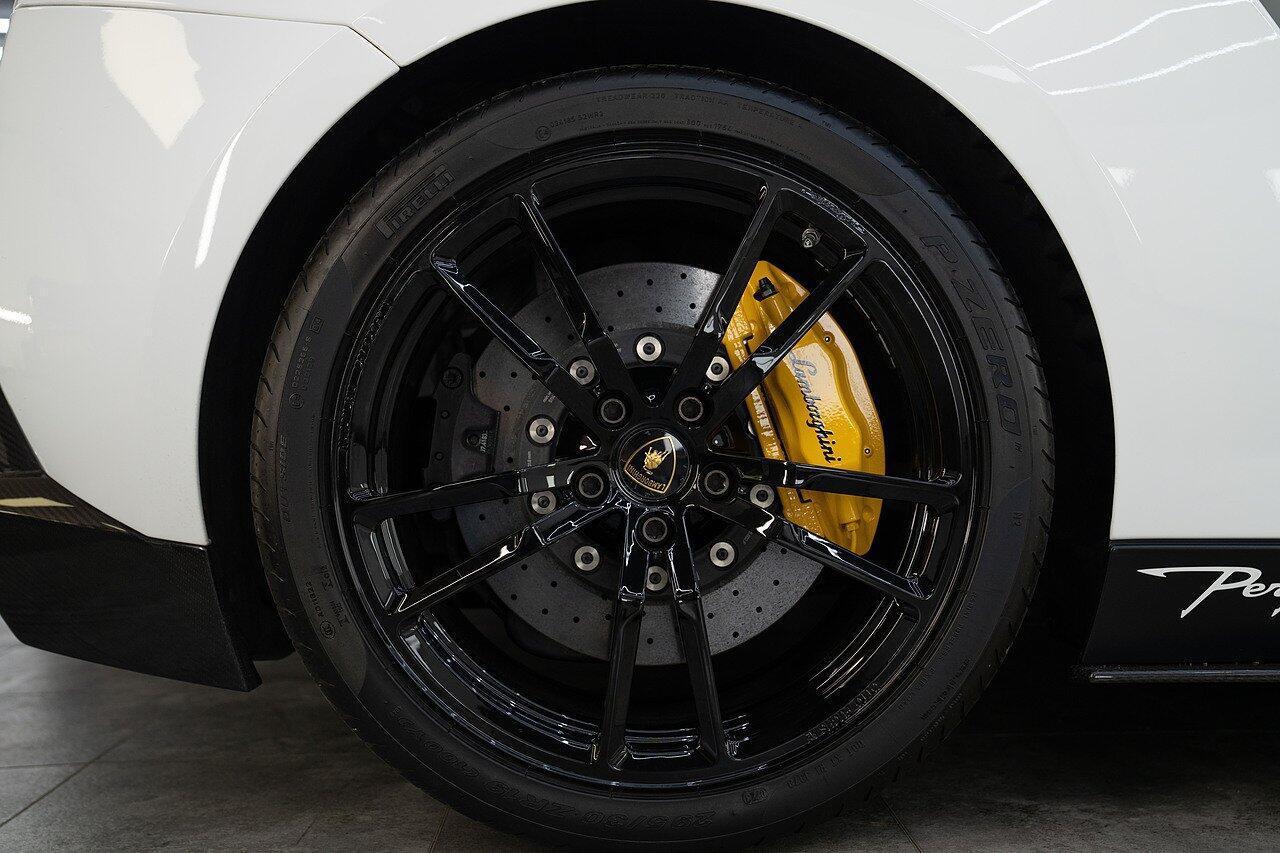 Lamborghini Gallardo 5.2 V10 LP 560-4 Performante Spyder 5.2 V10 LP 560-4 Performante Spyder 2dr Petrol EGear 4WD Euro 5 (560 ps)