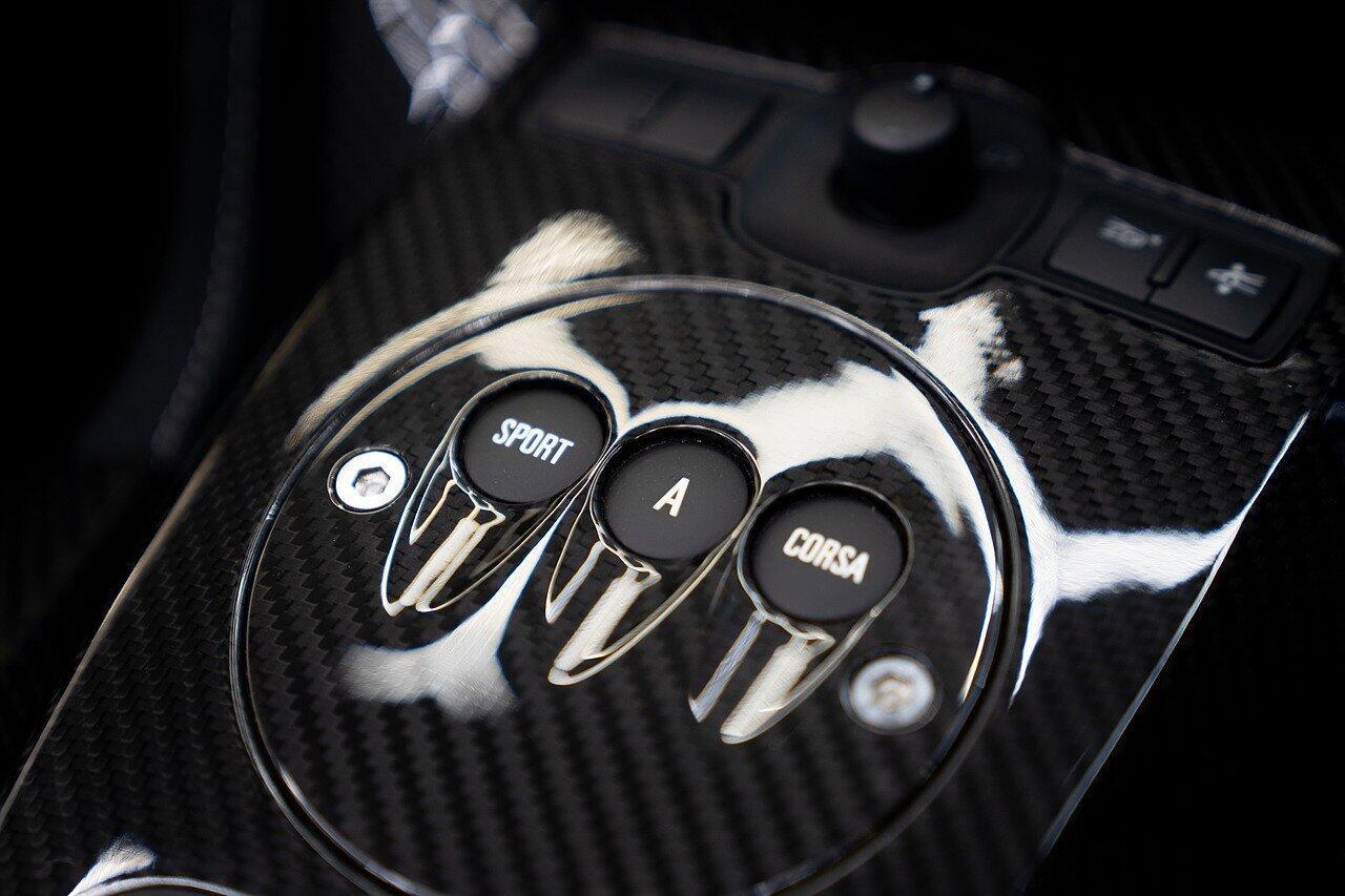 Lamborghini Gallardo 5.2 V10 LP 560-4 Performante Spyder 5.2 V10 LP 560-4 Performante Spyder 2dr Petrol EGear 4WD Euro 5 (560 ps)