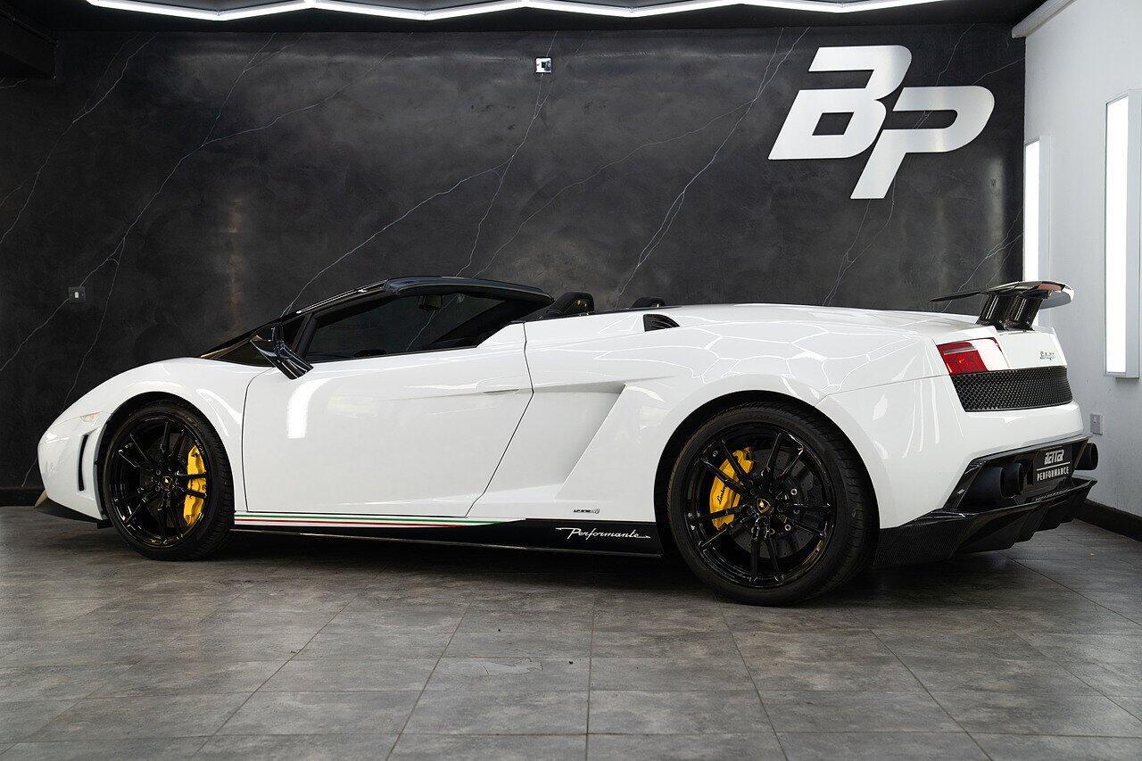 Lamborghini Gallardo 5.2 V10 LP 560-4 Performante Spyder 5.2 V10 LP 560-4 Performante Spyder 2dr Petrol EGear 4WD Euro 5 (560 ps)