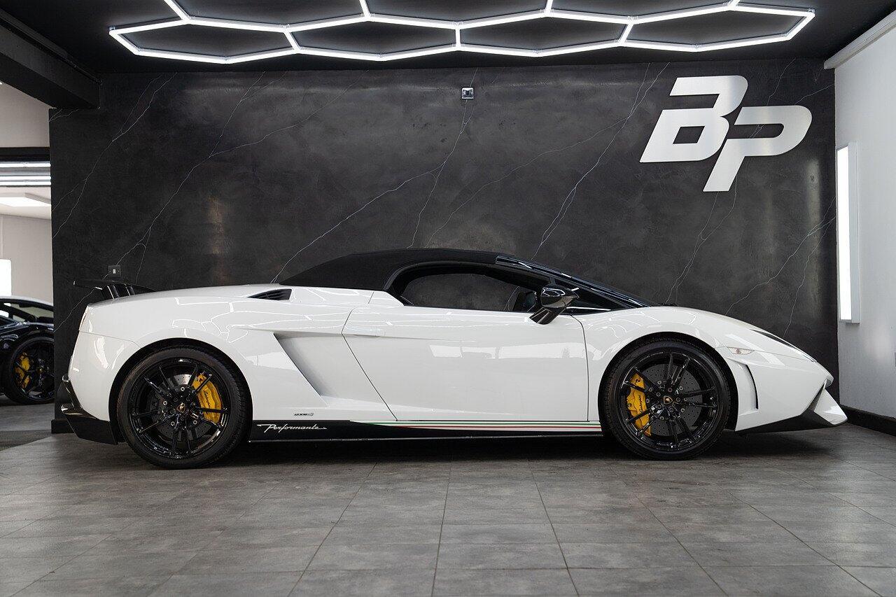Lamborghini Gallardo 5.2 V10 LP 560-4 Performante Spyder 5.2 V10 LP 560-4 Performante Spyder 2dr Petrol EGear 4WD Euro 5 (560 ps)