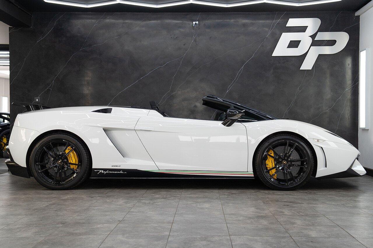 Lamborghini Gallardo 5.2 V10 LP 560-4 Performante Spyder 5.2 V10 LP 560-4 Performante Spyder 2dr Petrol EGear 4WD Euro 5 (560 ps)