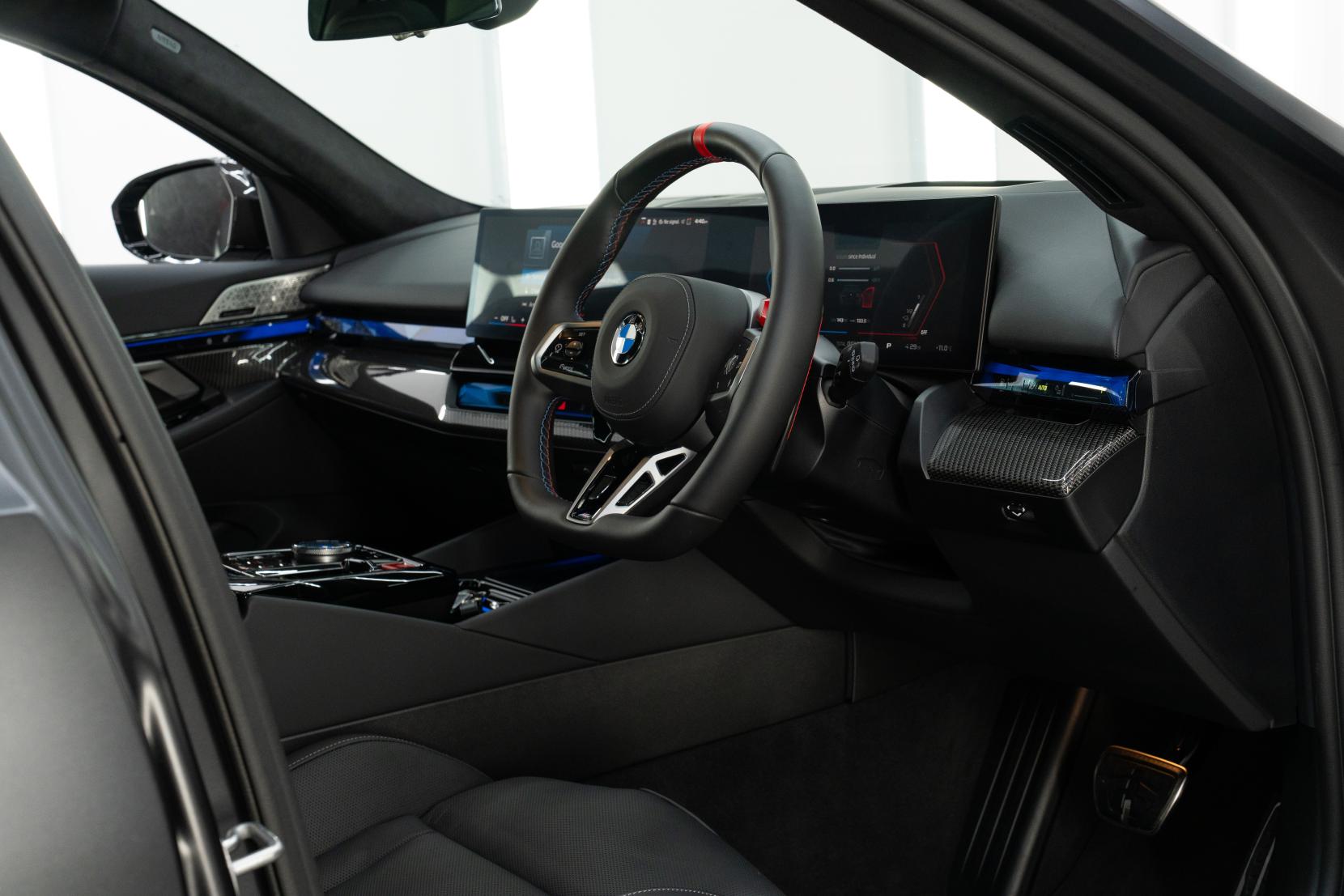 BMW M5 4.4 22.1kWh Touring 5dr Petrol Plug-in Hybrid Steptronic xDrive Euro 6 (s/s) (727 ps)