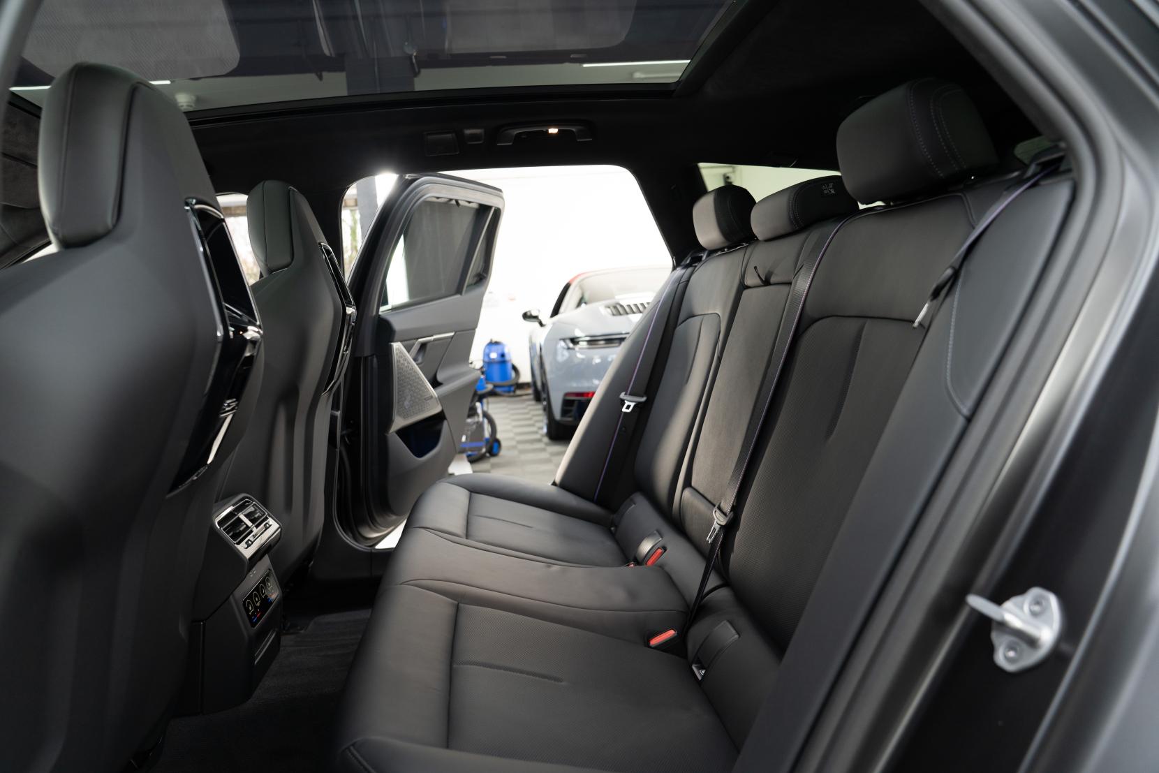 BMW M5 4.4 22.1kWh Touring 5dr Petrol Plug-in Hybrid Steptronic xDrive Euro 6 (s/s) (727 ps)