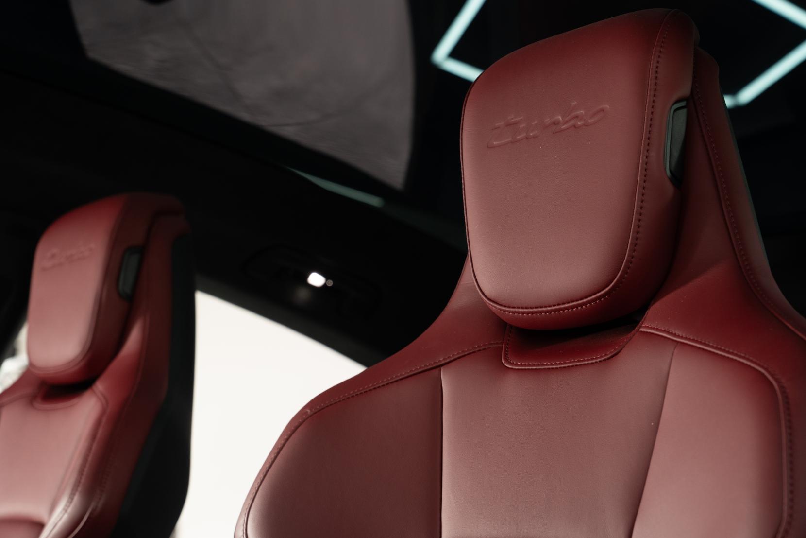 Porsche Taycan Performance Plus 93.4kWh Turbo Saloon 4dr Electric Auto 4WD (680 ps)