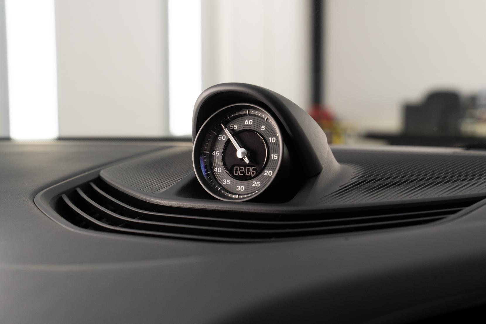 Porsche Taycan Performance Plus 93.4kWh Turbo Saloon 4dr Electric Auto 4WD (680 ps)