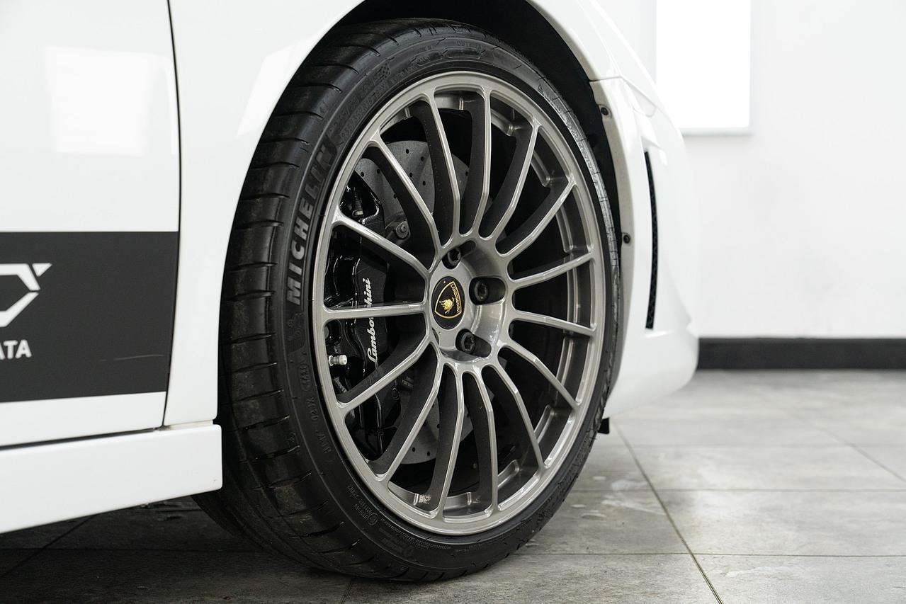 Lamborghini Gallardo 50th Anniversary 5.0 V10 Coupe 2dr Petrol 2WD Euro 4 (560 ps)