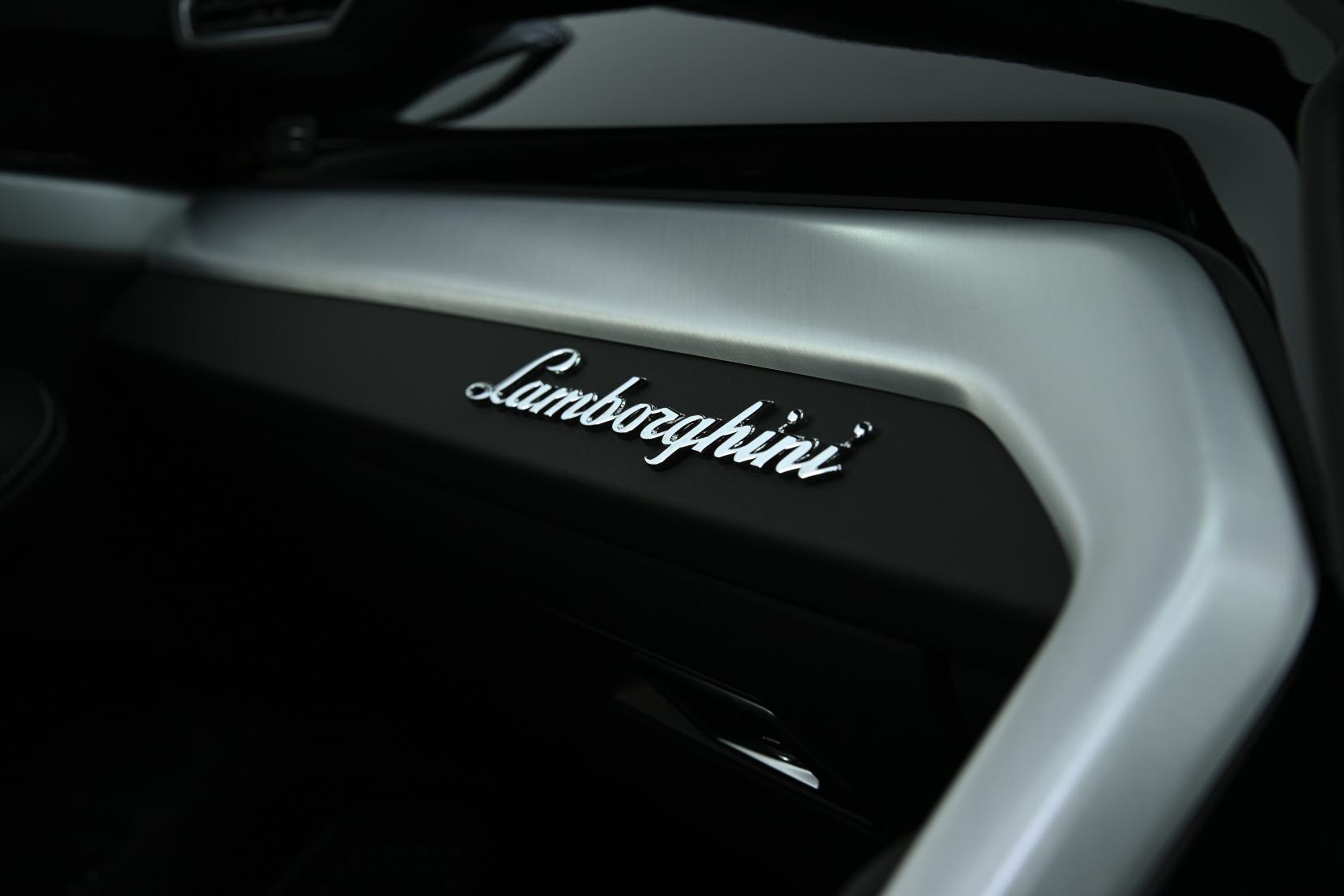 Lamborghini Urus 4.0 V8 BiTurbo SUV 5dr Petrol Auto 4WD Euro 6 (650 ps)