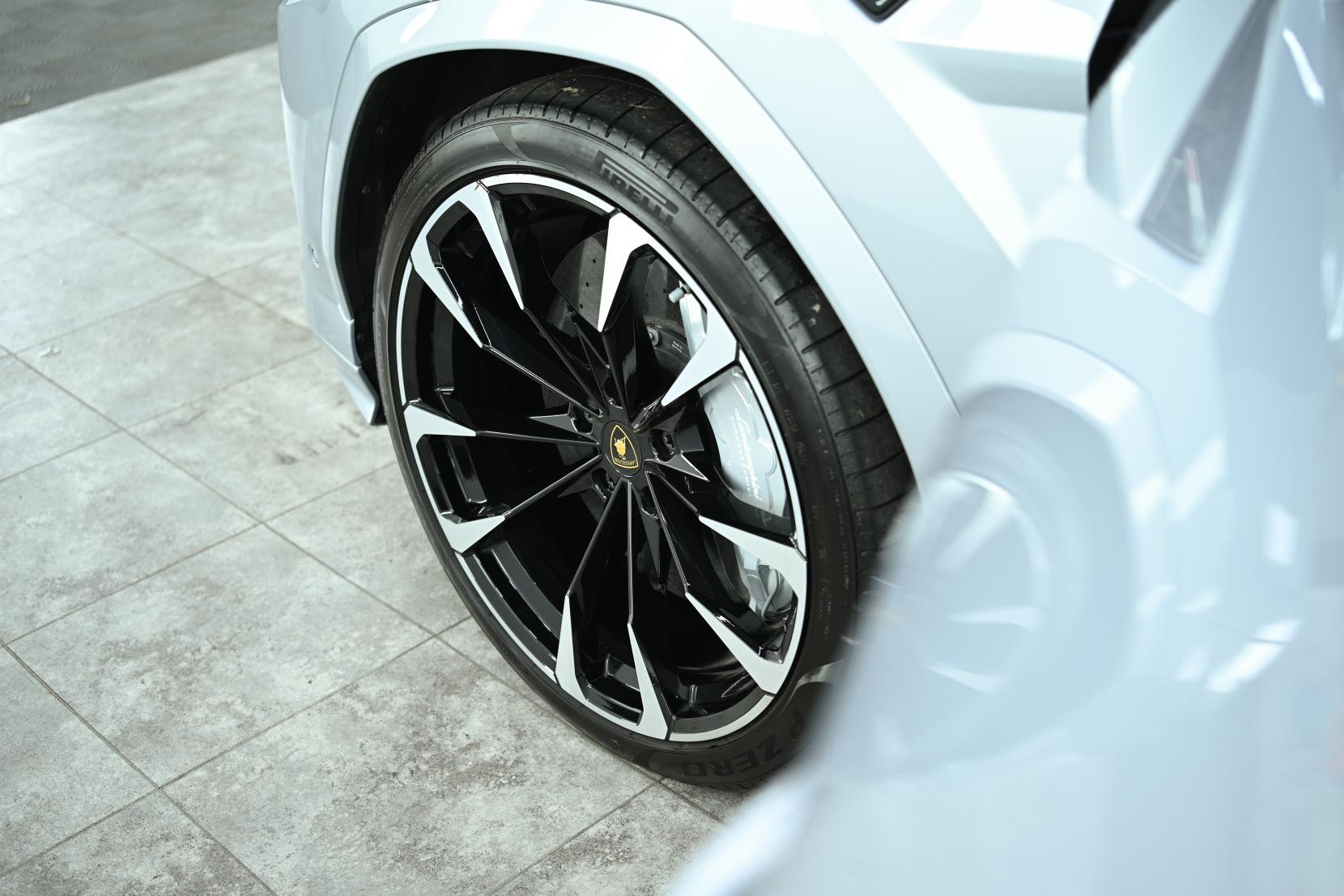 Lamborghini Urus 4.0 V8 BiTurbo SUV 5dr Petrol Auto 4WD Euro 6 (650 ps)