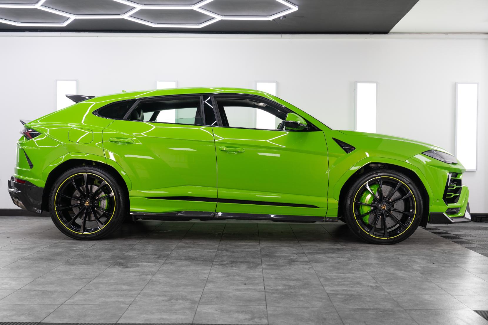 Lamborghini Urus 4.0 V8 BiTurbo SUV 5dr Petrol Auto 4WD Euro 6 (650 ps)