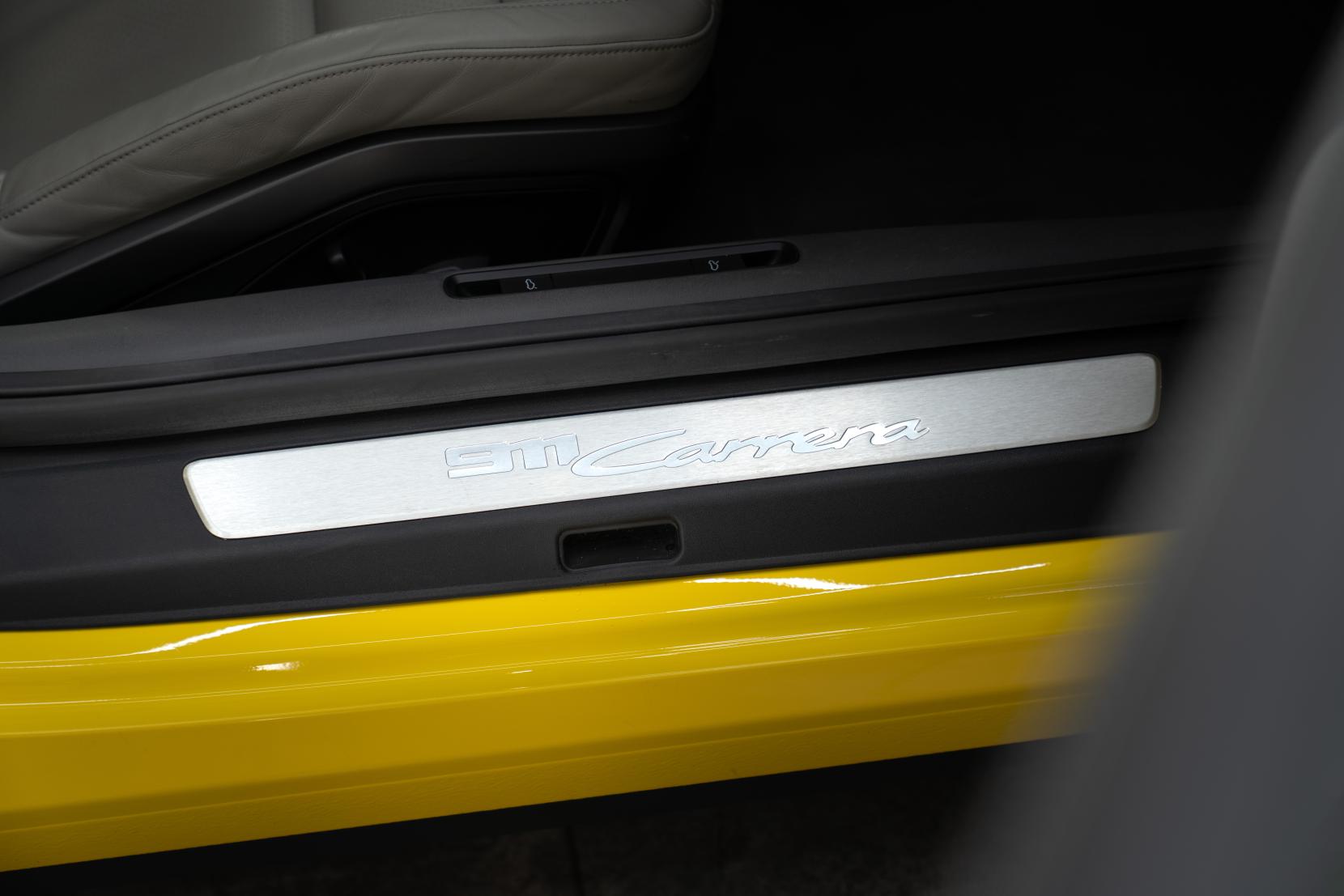 Porsche 911 3.0T 992 Carrera Coupe 2dr Petrol PDK Euro 6 (s/s) (385 ps)