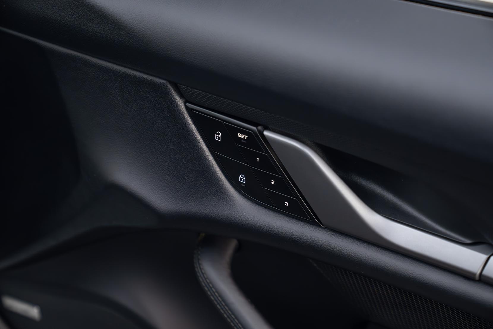 Porsche Taycan Performance 89kWh Sport Turismo 5dr Electric Auto RWD (11kW Charger) (408 ps)