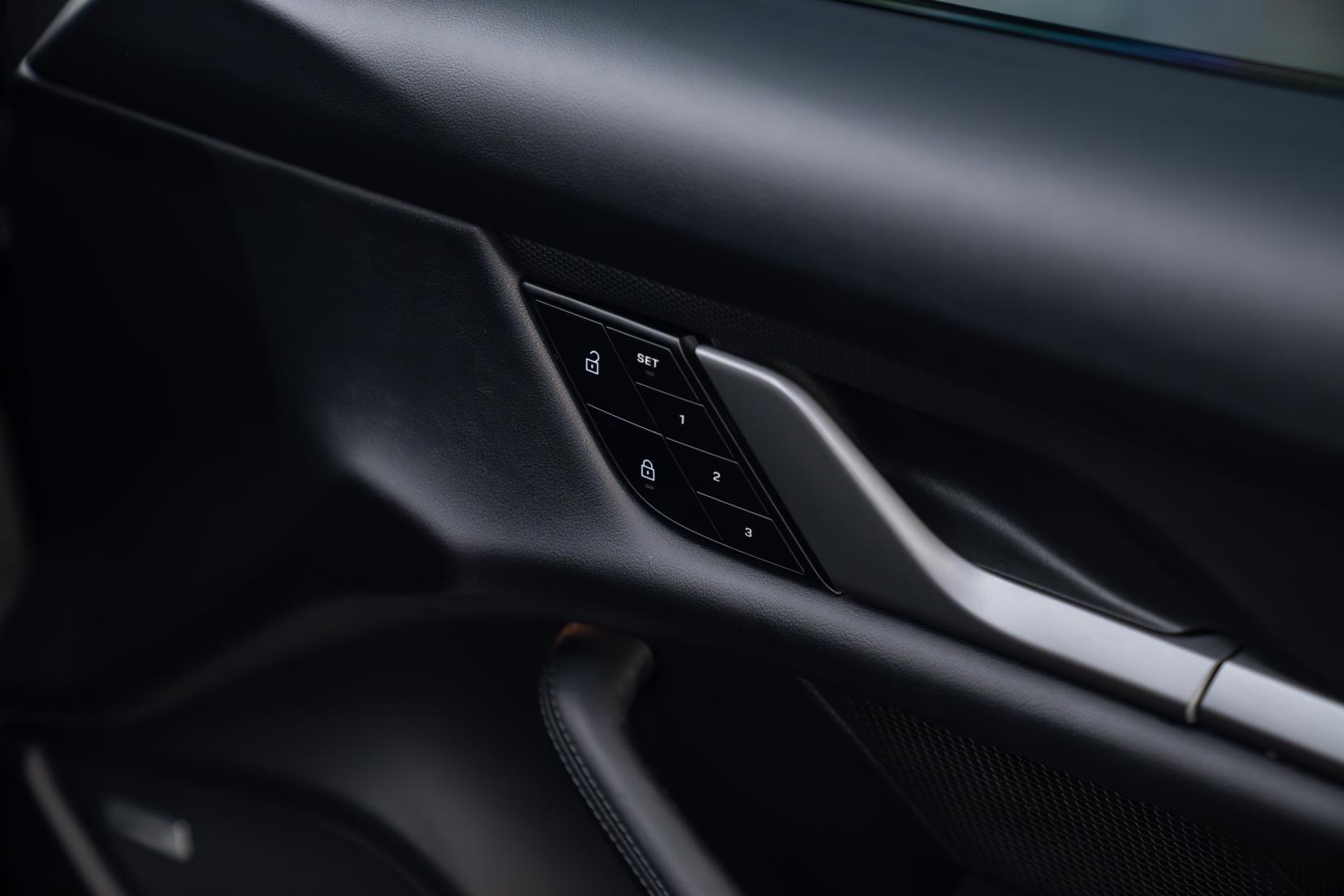 Porsche Taycan Performance 89kWh Sport Turismo 5dr Electric Auto RWD (11kW Charger) (408 ps)