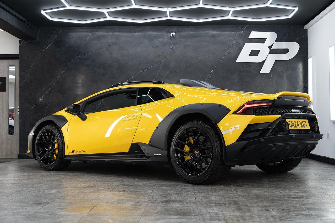 Lamborghini Huracan 5.2 V10 Sterrato Coupe 2dr Petrol LDF 4WD Euro 6 (s/s) (610 ps)