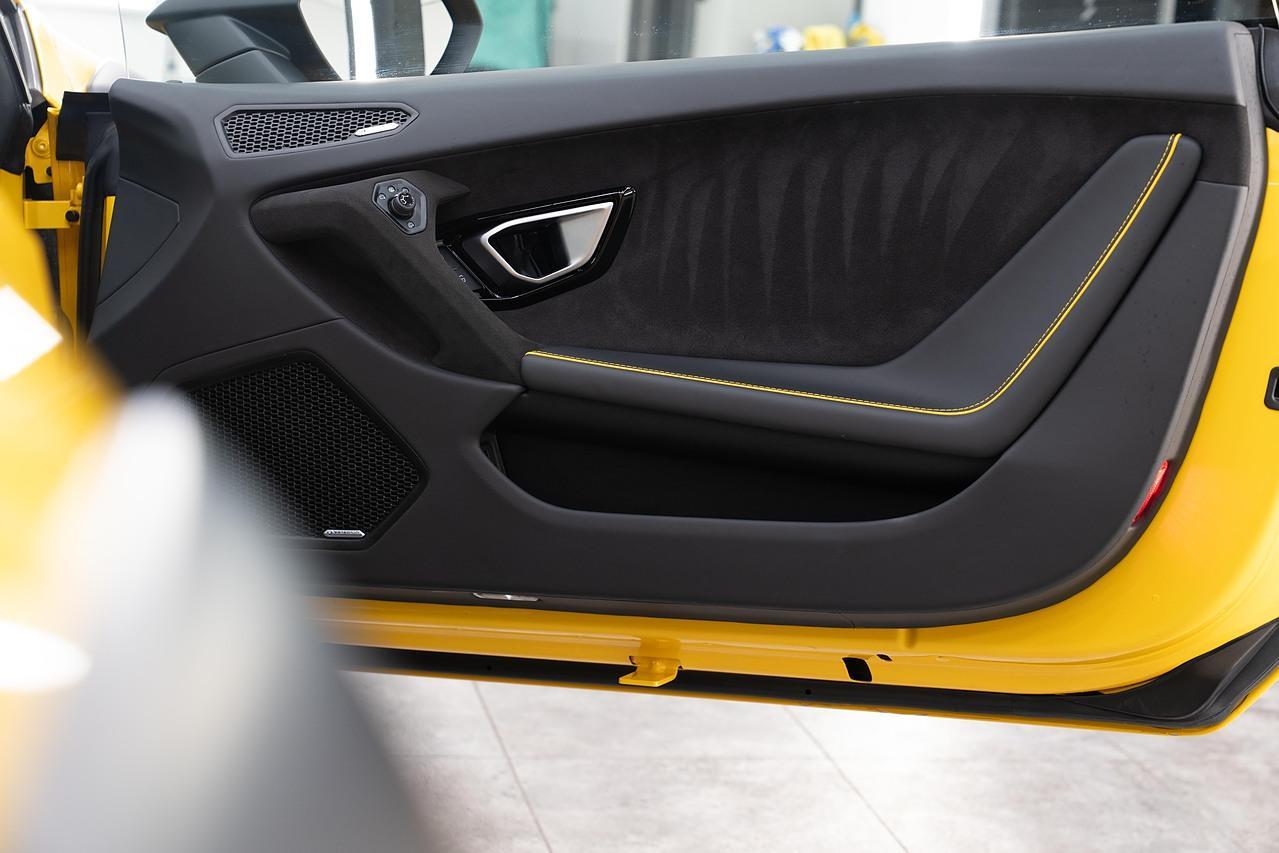 Lamborghini Huracan 5.2 V10 Sterrato Coupe 2dr Petrol LDF 4WD Euro 6 (s/s) (610 ps)