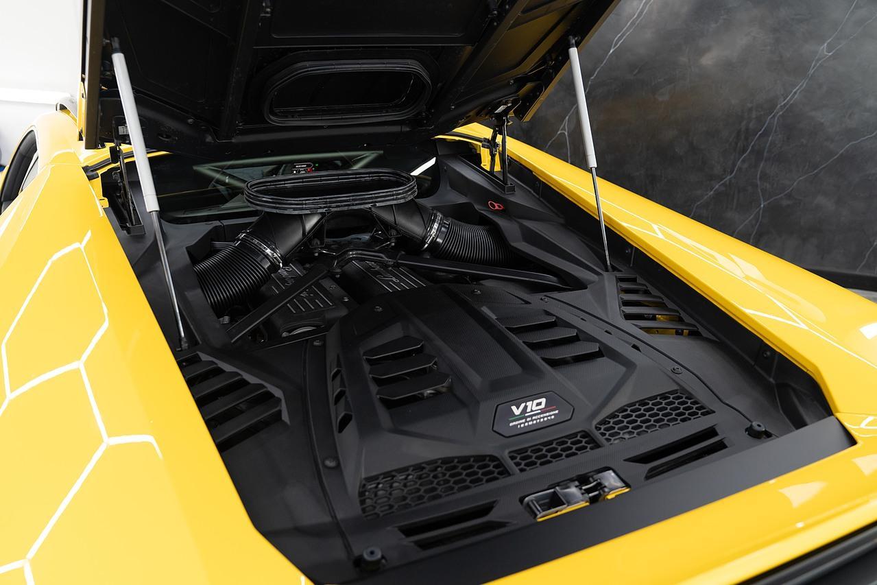 Lamborghini Huracan 5.2 V10 Sterrato Coupe 2dr Petrol LDF 4WD Euro 6 (s/s) (610 ps)