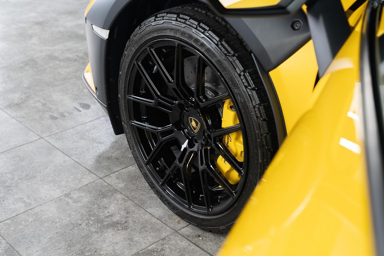 Lamborghini Huracan 5.2 V10 Sterrato Coupe 2dr Petrol LDF 4WD Euro 6 (s/s) (610 ps)