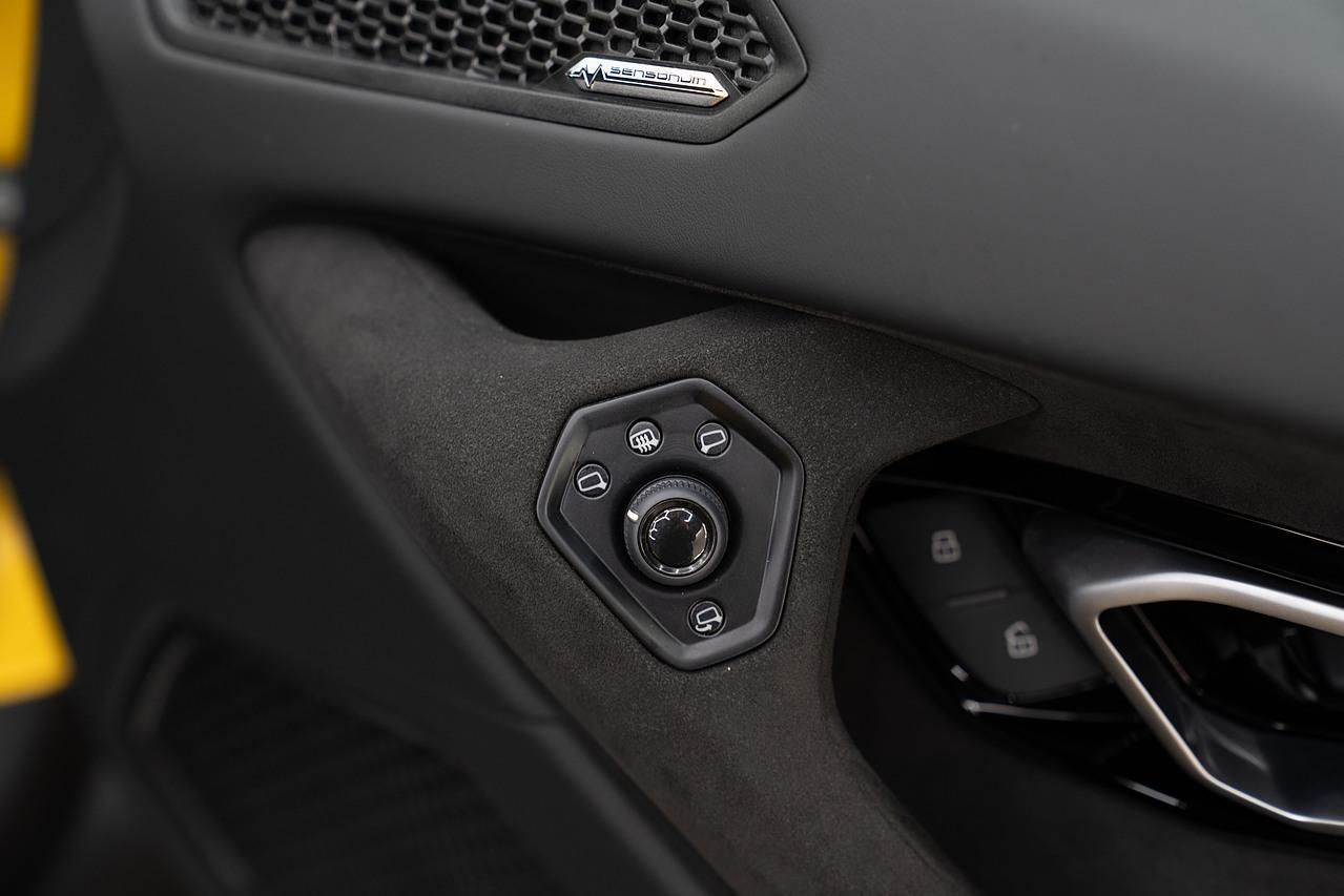 Lamborghini Huracan 5.2 V10 Sterrato Coupe 2dr Petrol LDF 4WD Euro 6 (s/s) (610 ps)