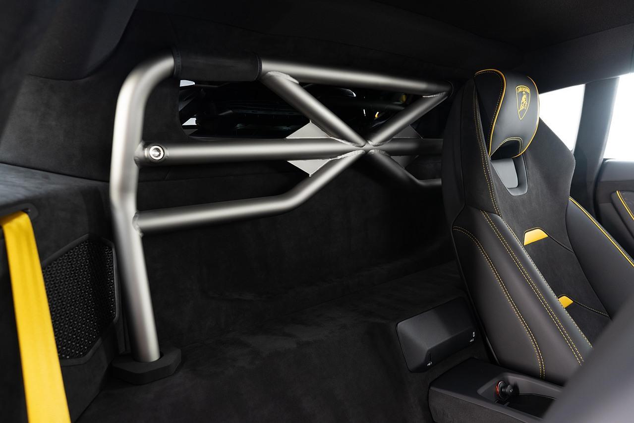 Lamborghini Huracan 5.2 V10 Sterrato Coupe 2dr Petrol LDF 4WD Euro 6 (s/s) (610 ps)