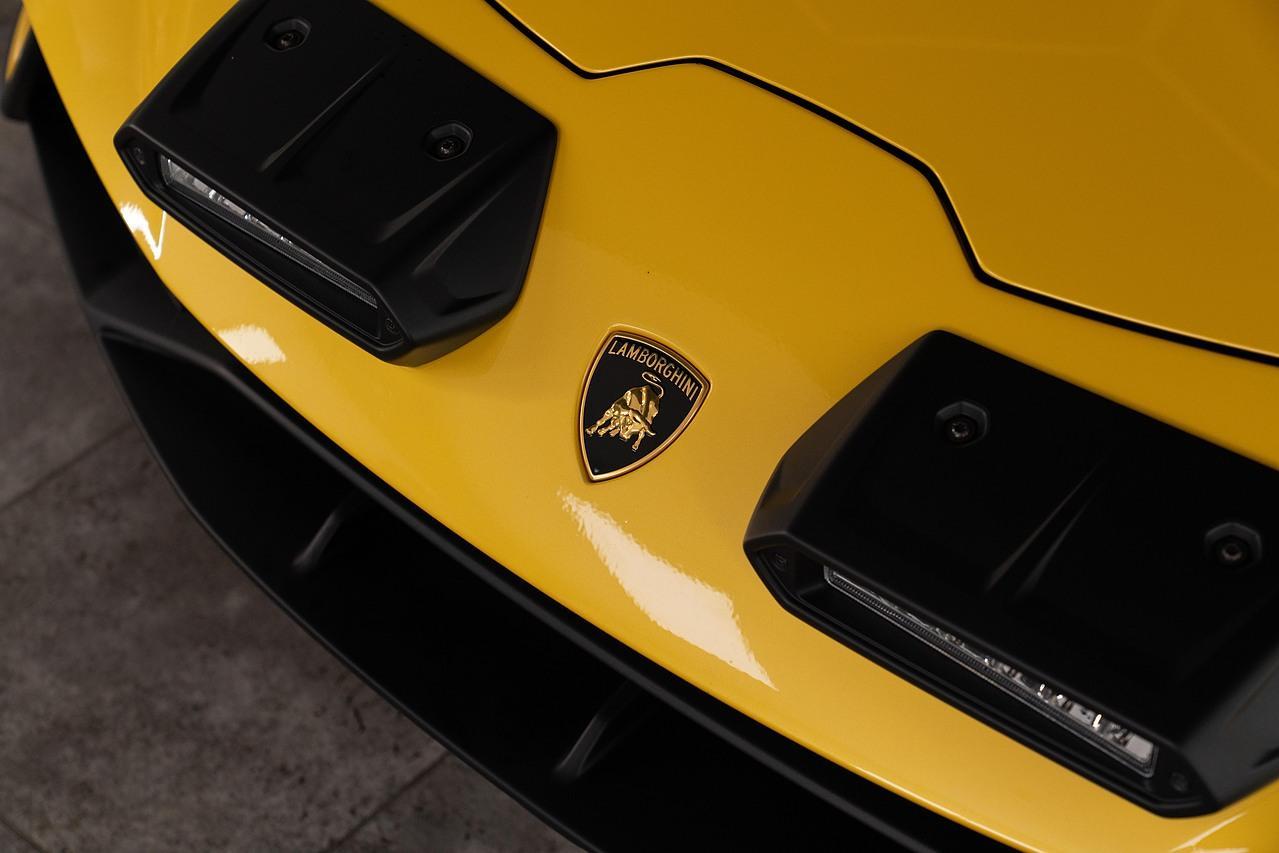 Lamborghini Huracan 5.2 V10 Sterrato Coupe 2dr Petrol LDF 4WD Euro 6 (s/s) (610 ps)