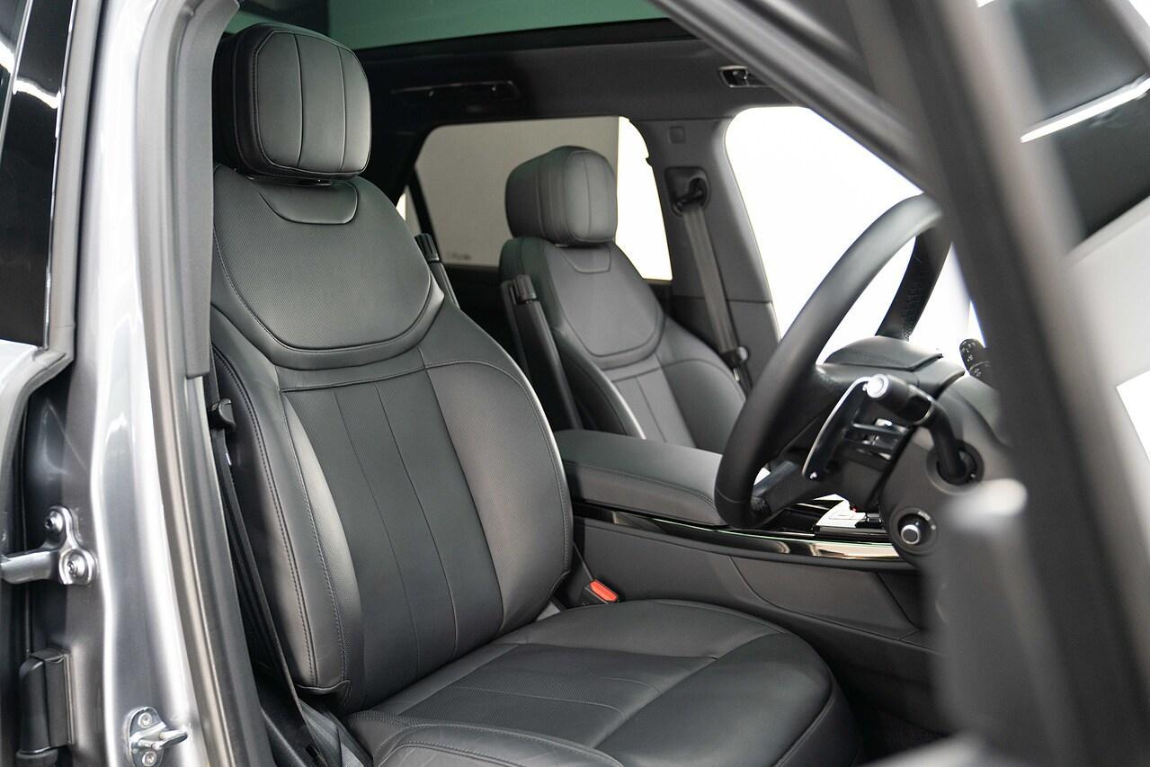 Land Rover Range Rover Sport 3.0 D300 MHEV SE SUV 5dr Diesel Auto 4WD Euro 6 (s/s) (300 ps)