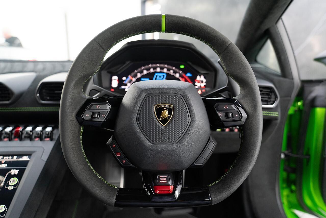 Lamborghini Huracan STO 5.2 V10 LP 640-2 STO Coupe 2dr Petrol LDF Euro 6 (s/s) (640 ps)