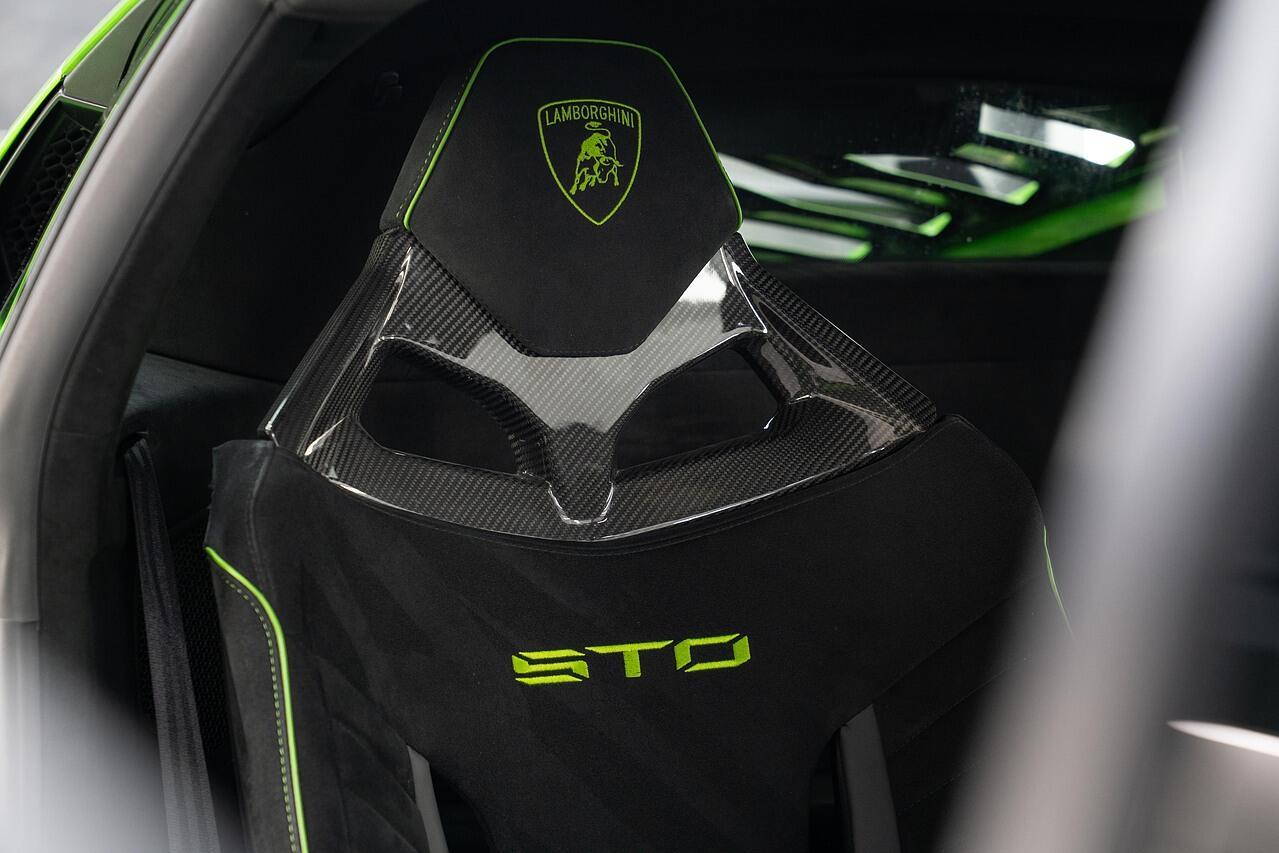 Lamborghini Huracan STO 5.2 V10 LP 640-2 STO Coupe 2dr Petrol LDF Euro 6 (s/s) (640 ps)