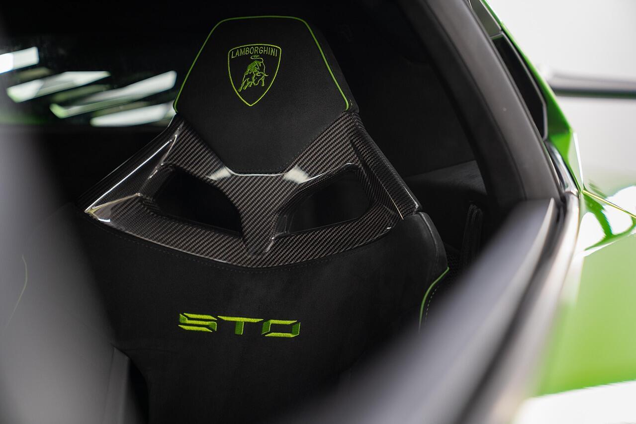 Lamborghini Huracan STO 5.2 V10 LP 640-2 STO Coupe 2dr Petrol LDF Euro 6 (s/s) (640 ps)