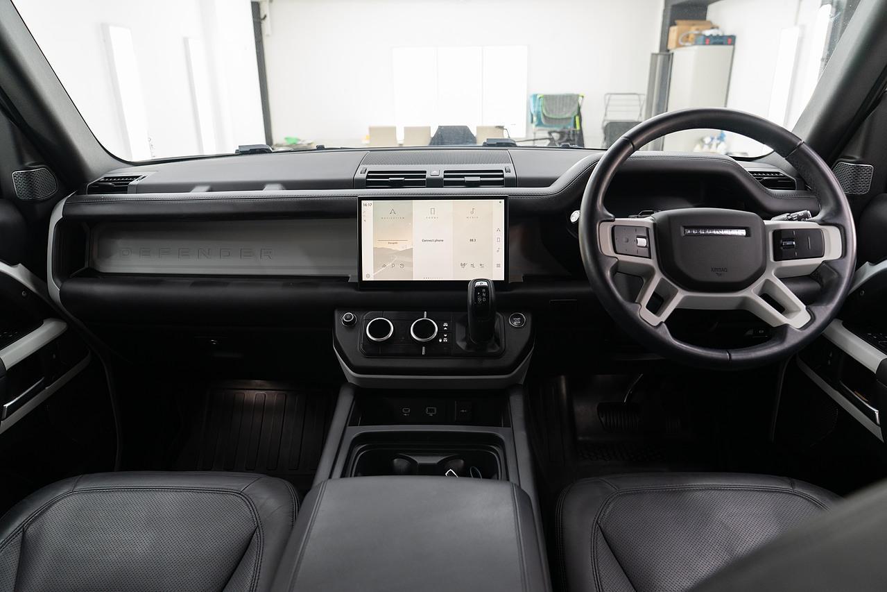 Land Rover Defender 110 3.0 D250 MHEV HSE Hard Top SUV Auto 4WD MWB Euro 6 (s/s) 5dr