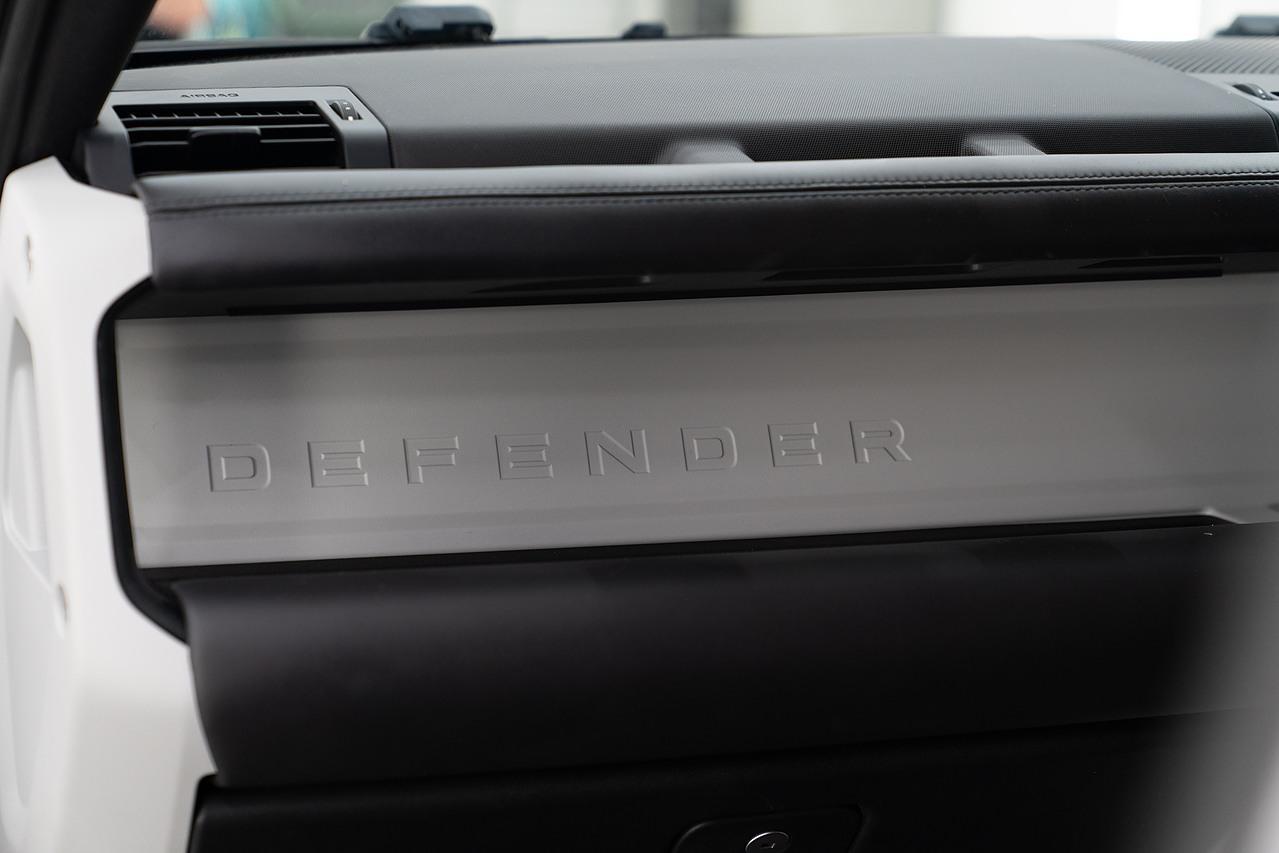 Land Rover Defender 110 3.0 D250 MHEV HSE Hard Top SUV Auto 4WD MWB Euro 6 (s/s) 5dr