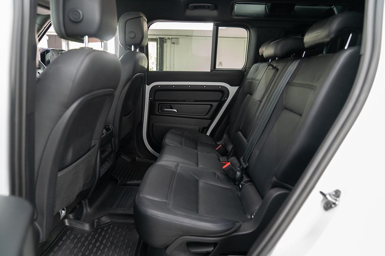 Land Rover Defender 110 3.0 D250 MHEV HSE Hard Top SUV Auto 4WD MWB Euro 6 (s/s) 5dr