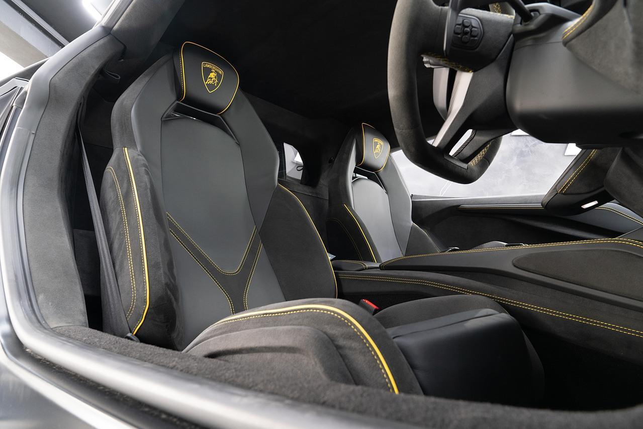 Lamborghini Revuelto 6.5 V12 HPEV 3.8kWh Coupe 2dr Petrol Plug-in Hybrid AMT 4WD Euro 6 (1015 ps)