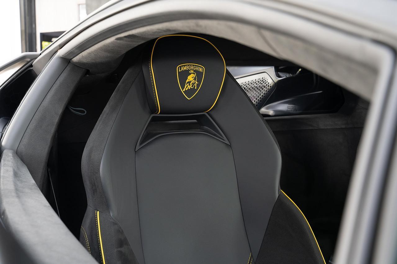 Lamborghini Revuelto 6.5 V12 HPEV 3.8kWh Coupe 2dr Petrol Plug-in Hybrid AMT 4WD Euro 6 (1015 ps)