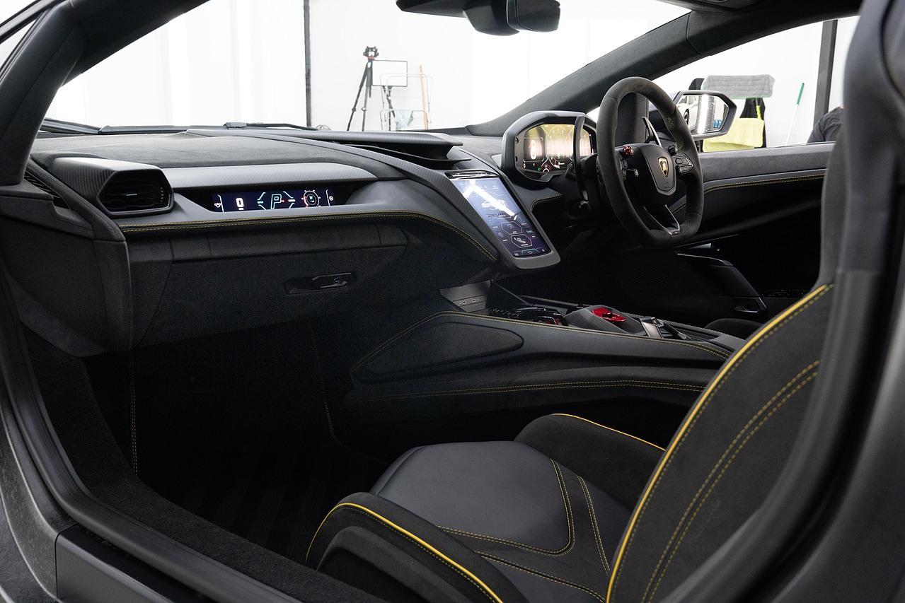 Lamborghini Revuelto 6.5 V12 HPEV 3.8kWh Coupe 2dr Petrol Plug-in Hybrid AMT 4WD Euro 6 (1015 ps)