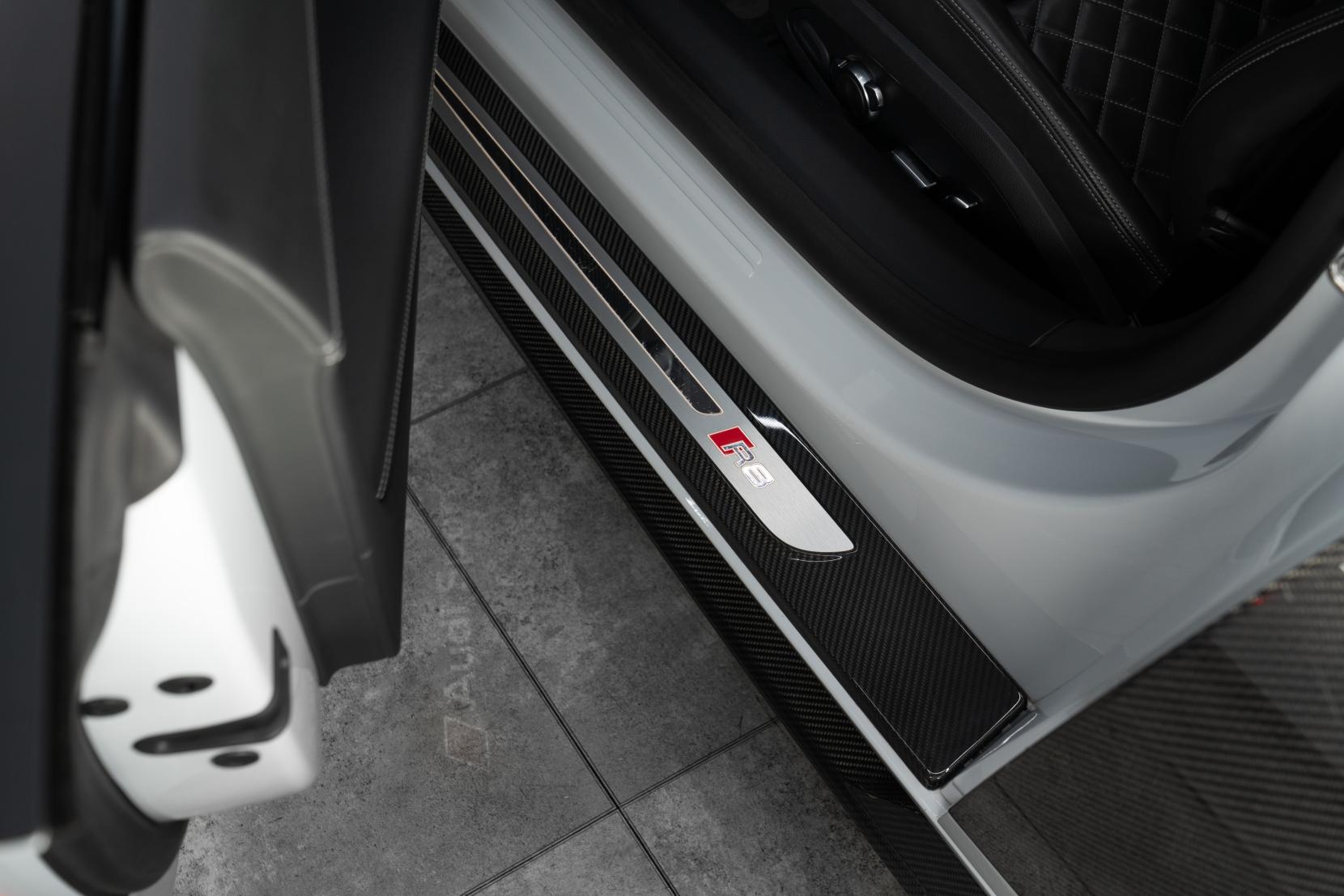 Audi R8 5.2 FSI V10 Performance Carbon Black Coupe 2dr Petrol S Tronic quattro Euro 6 (s/s) (620 ps)