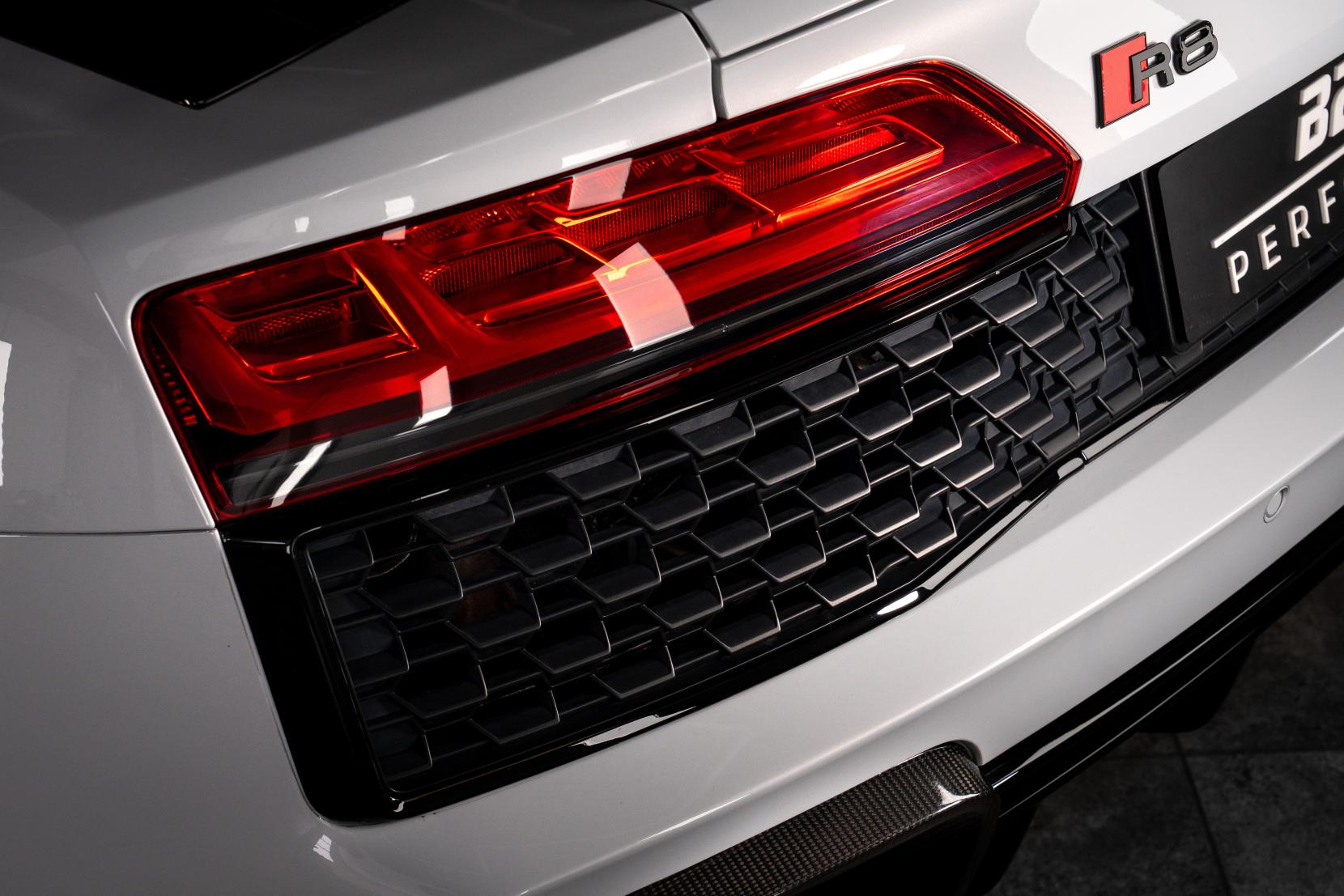 Audi R8 5.2 FSI V10 Performance Carbon Black Coupe 2dr Petrol S Tronic quattro Euro 6 (s/s) (620 ps)