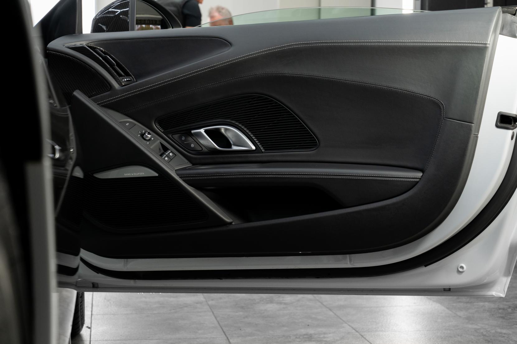 Audi R8 5.2 FSI V10 Performance Carbon Black Coupe 2dr Petrol S Tronic quattro Euro 6 (s/s) (620 ps)