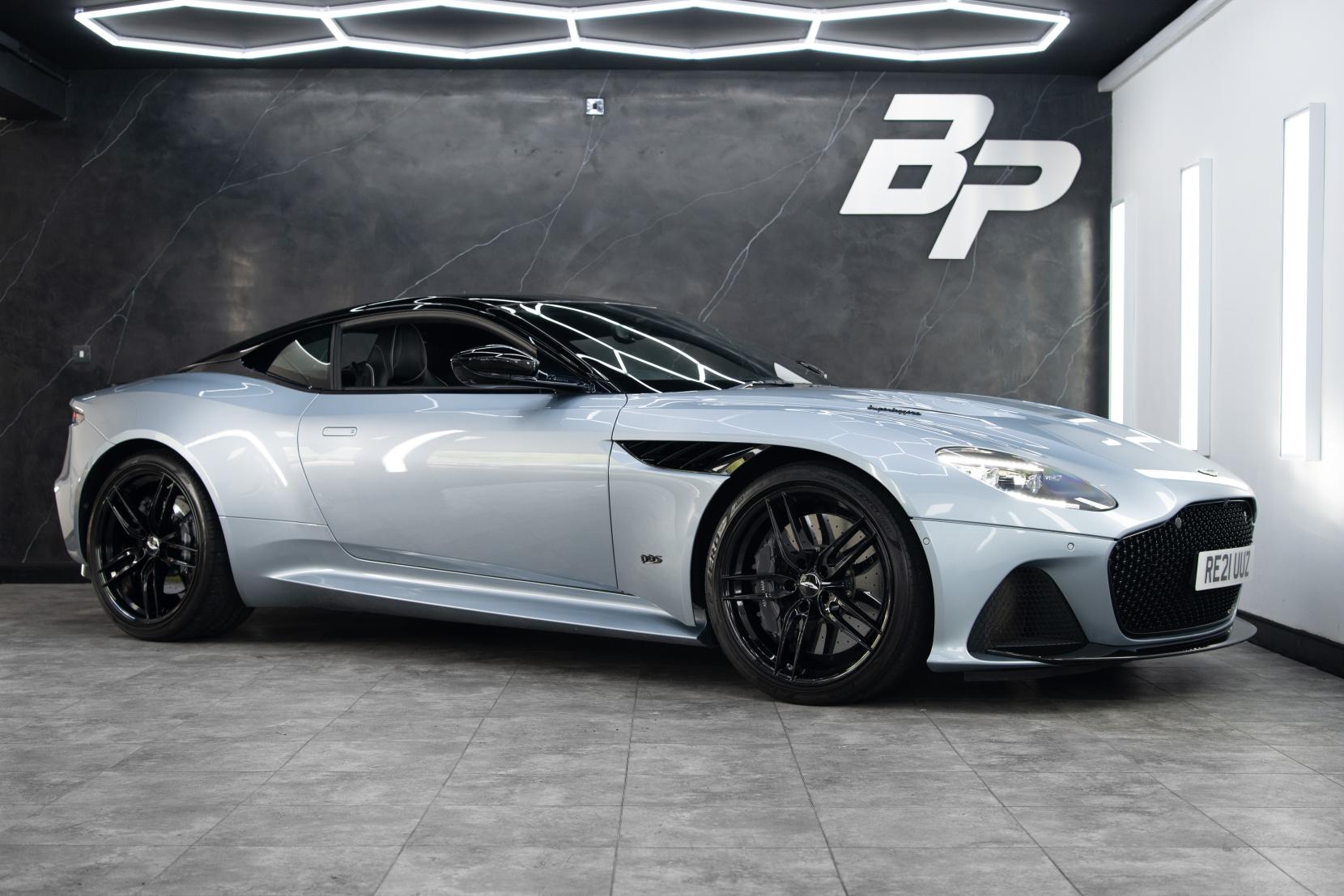 Aston Martin DBS 2021
