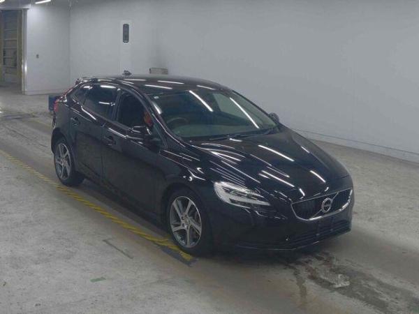 Volvo V40 D4 MOMENTUM