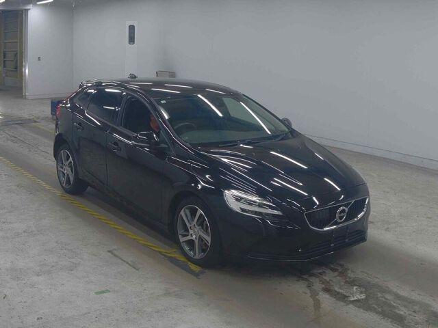 Volvo V40 D4 MOMENTUM