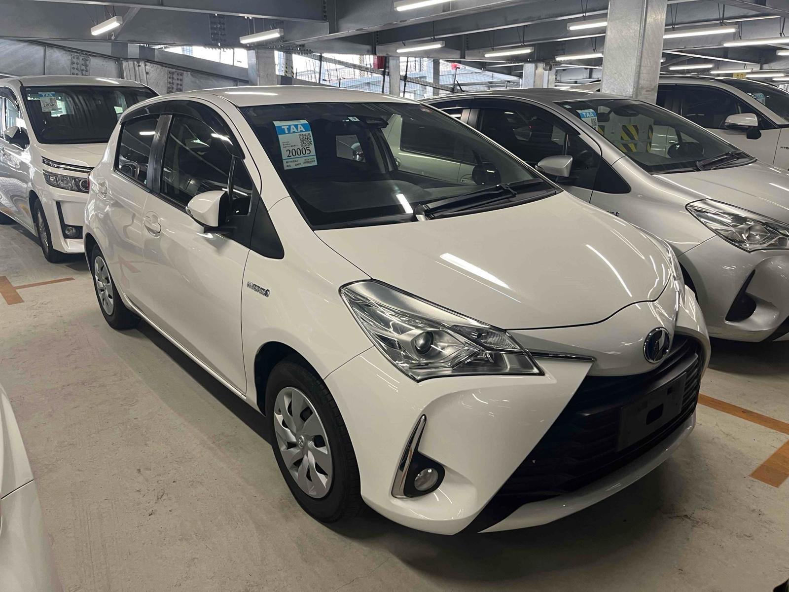 Toyota Vitz HYBRID F