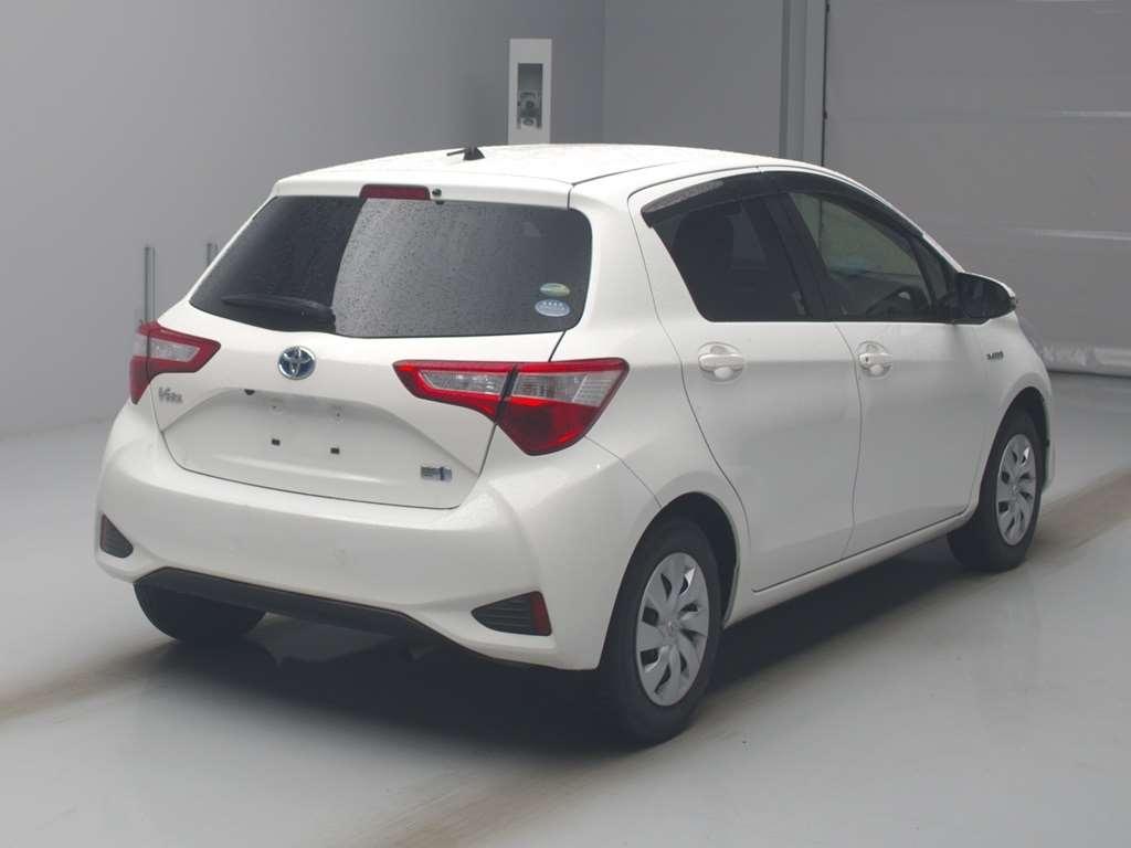 Toyota Vitz HYBRID F