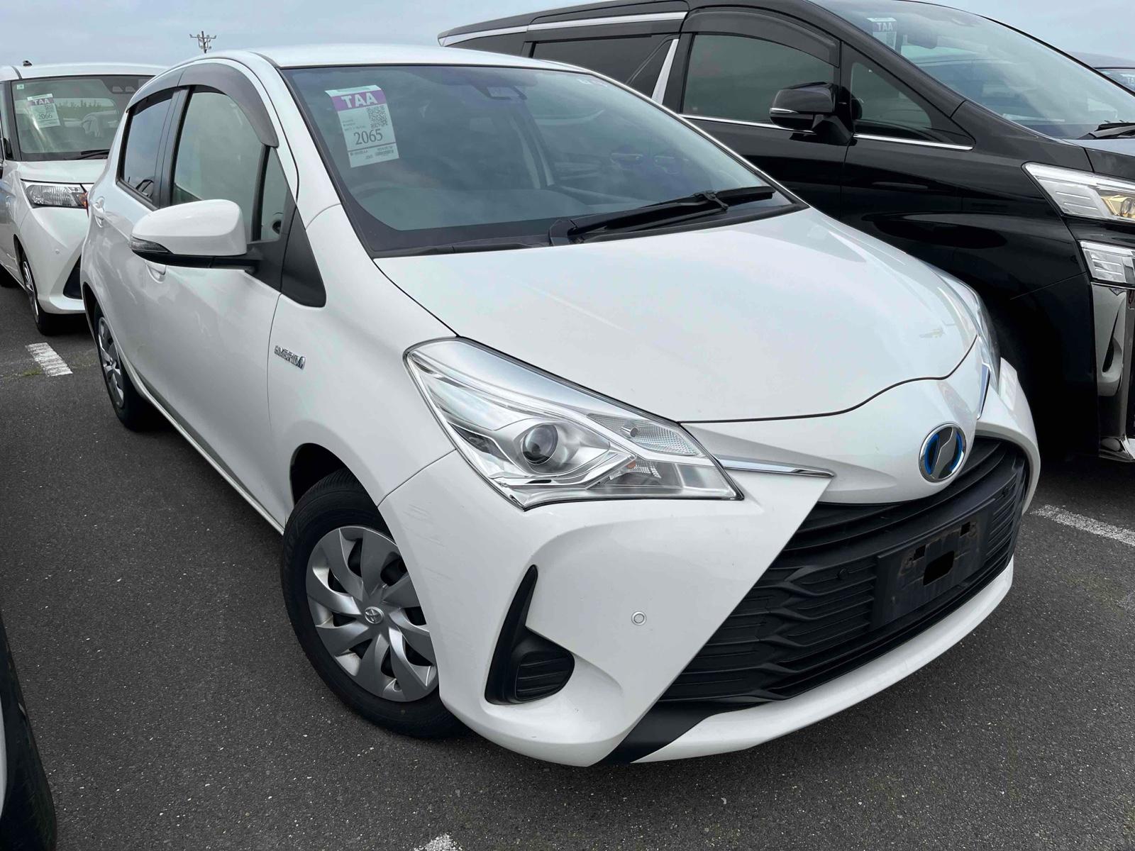 Toyota VITZ HYBRID F