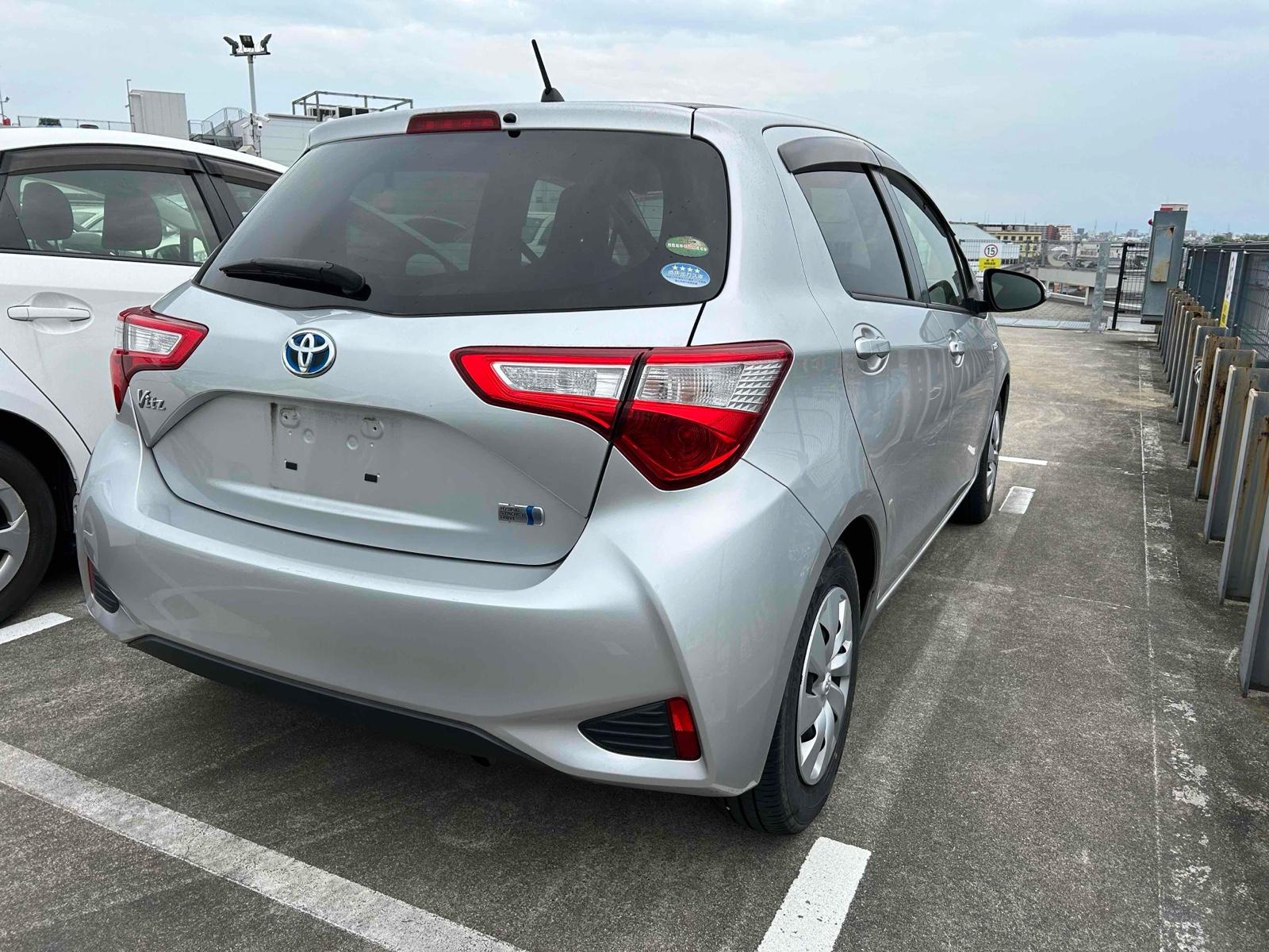 Toyota Vitz HYBRID F