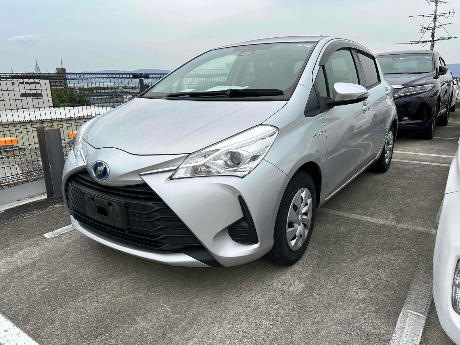 Toyota Vitz HYBRID F