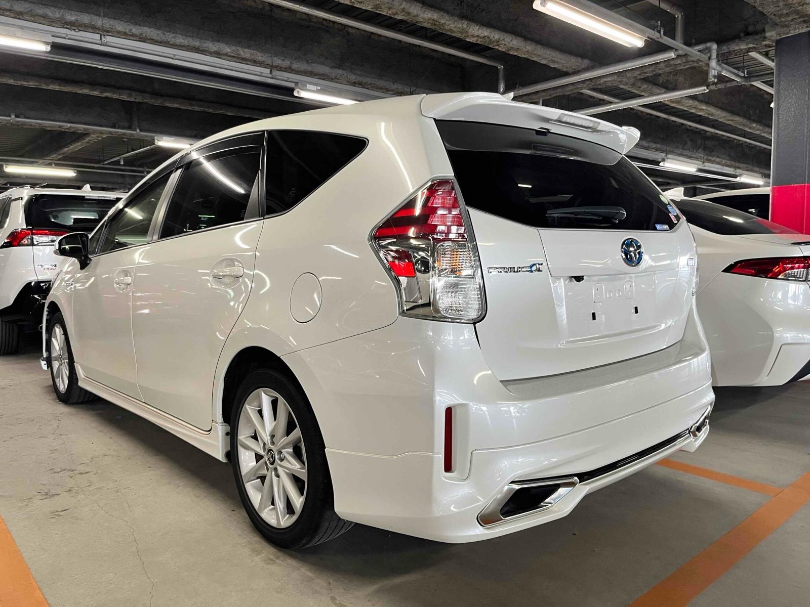 Toyota Prius ALPHA S TOURING SELECTION