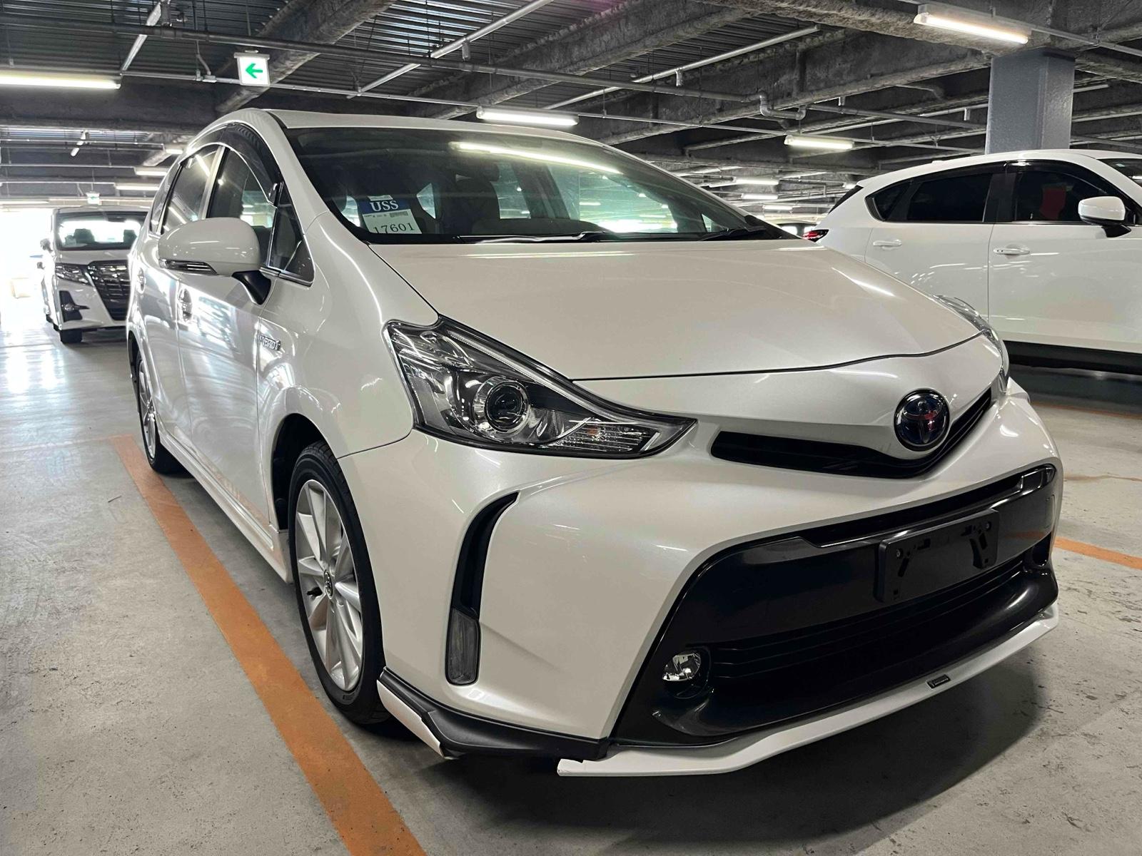 Toyota Prius ALPHA S TOURING SELECTION