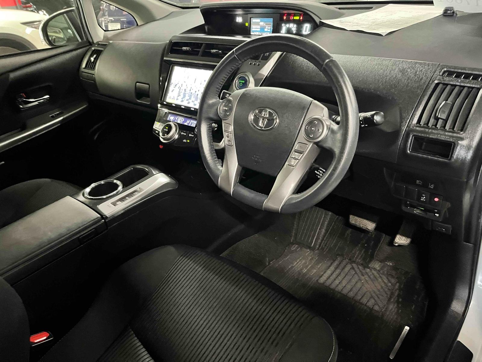 Toyota Prius ALPHA S TOURING SELECTION