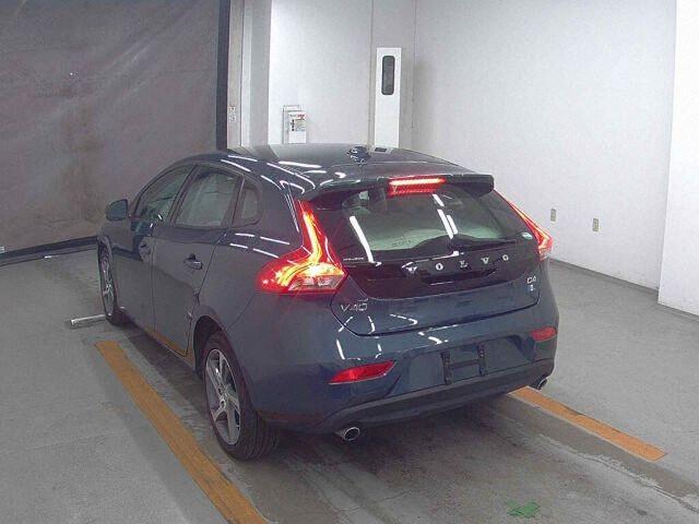 Volvo V40 D4 MOMENTUM
