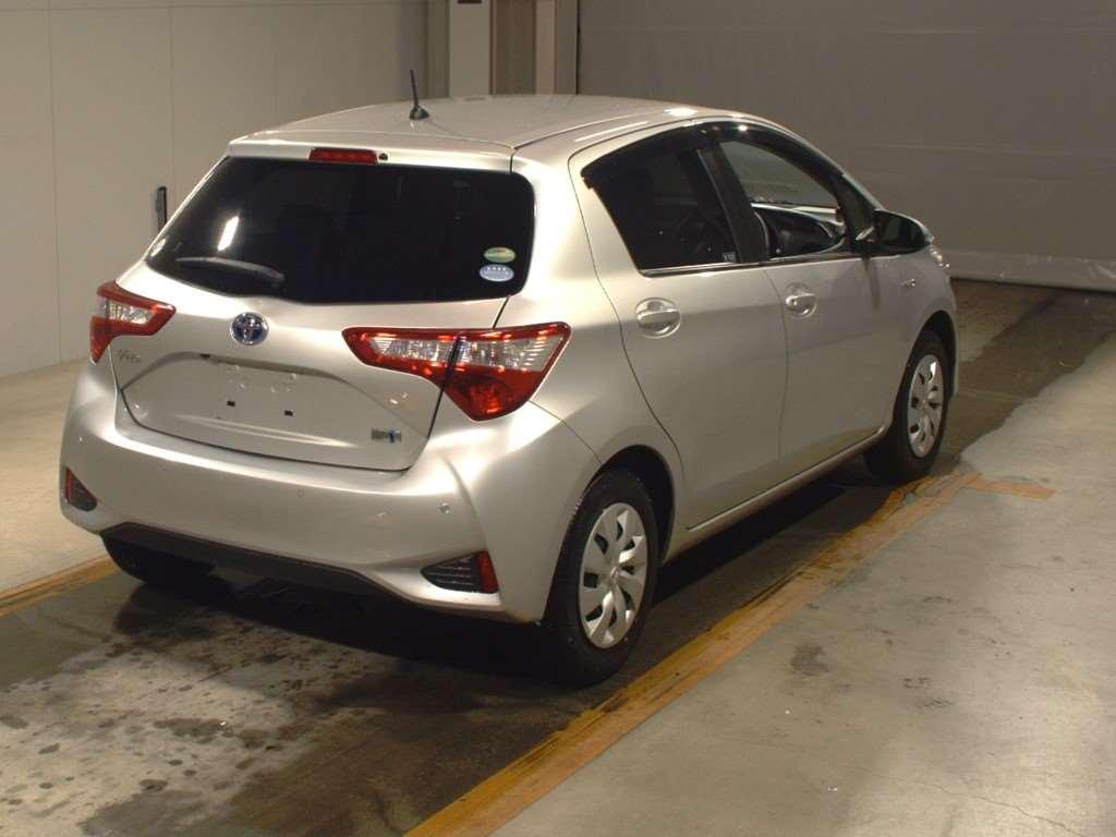 Toyota Vitz HYBRID F